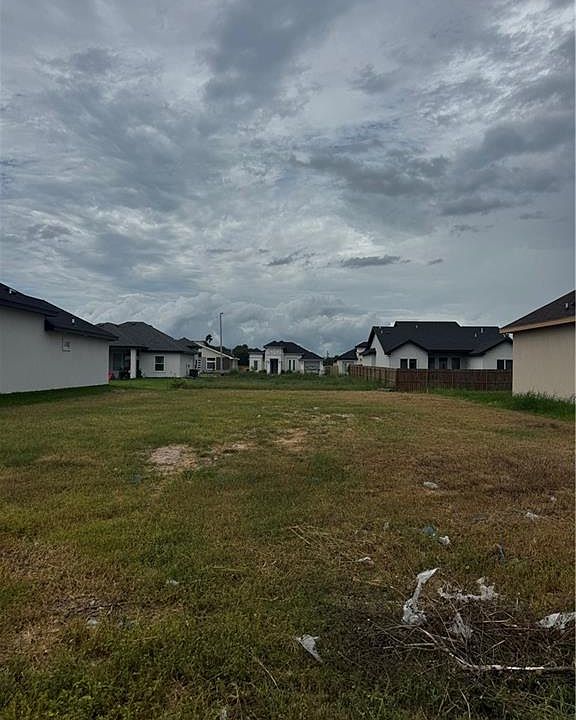 1st image of 1305 E Acacia Dr