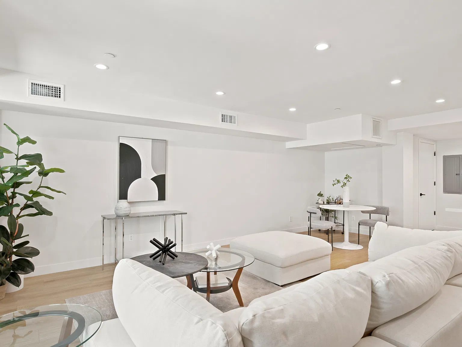 3 bed, 1759 sqft, $5,804 — Photo 4