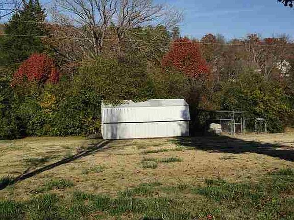 3rd image of 224 Mustang Dr NW