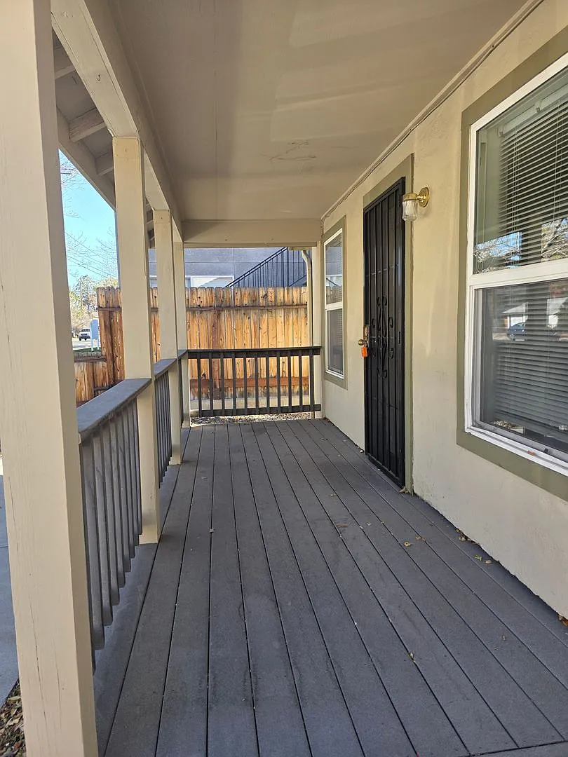 Little home with laundry room — Photo 3