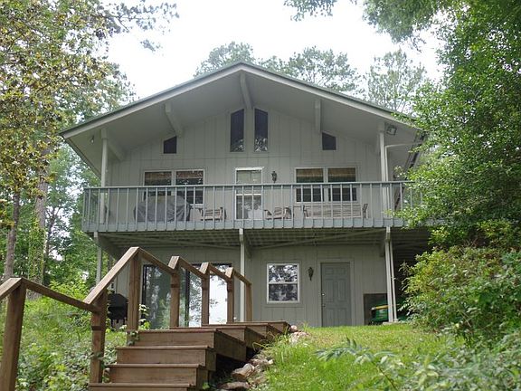 3rd image of 330 N Evergreen Dr