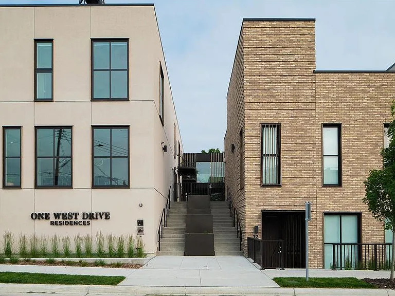 One West Drive — Photo 3