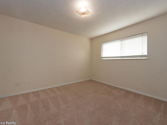 4th image of 1396 Essex Way APT 1