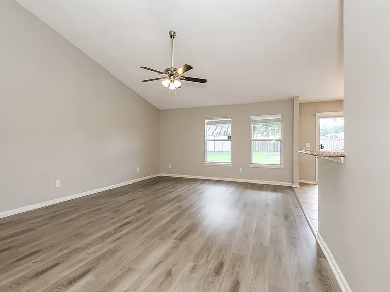 1266 Summit Oaks Dr E — Photo 4