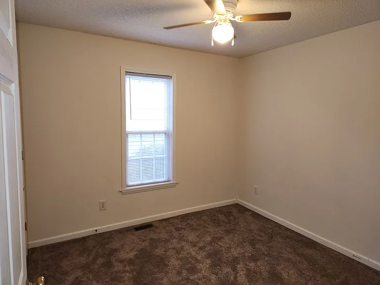 860 Darby St — Photo 17