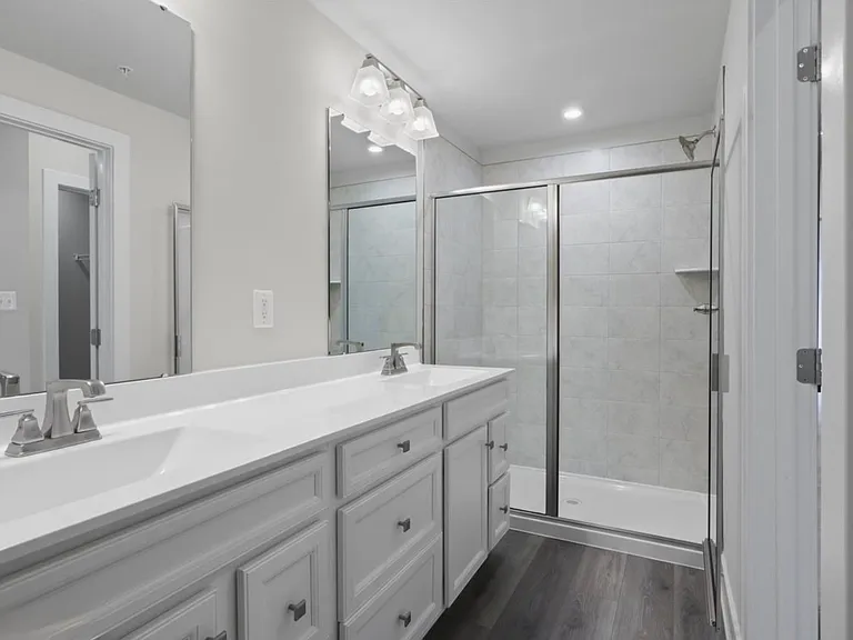 Owners Bath (Full)