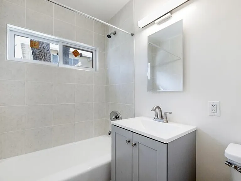 7001 Hazeltine Ave #7009-1/2 — Photo 7