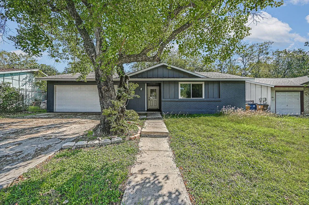 3 bed, 2.0 bath, 1224 sqft, $2,100 — Photo 1