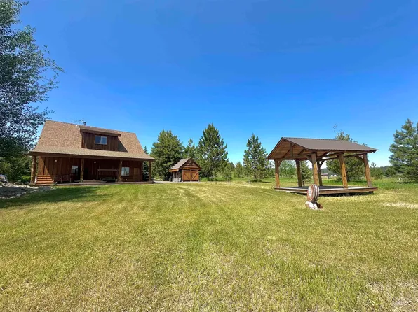 106 Wilderness Lake Rd, Cascade, ID 83611