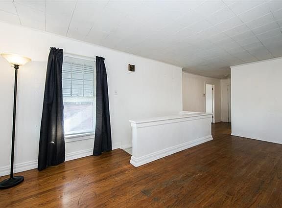 3rd image of 9104 Delphine Ave #A