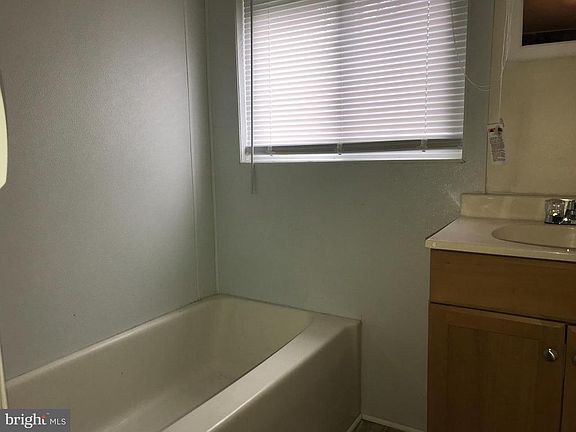 5th image of 106 Fairground Ave
