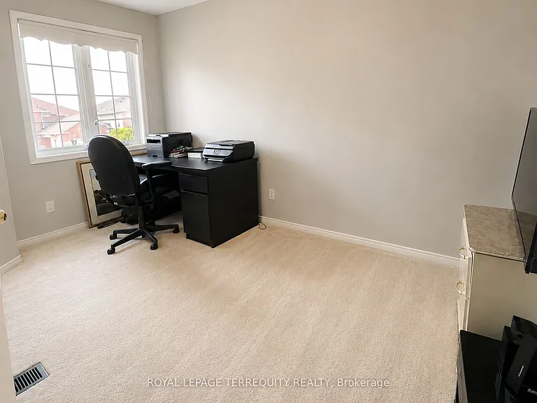 1215 Wadebridge Cres #UPPER — Photo 16