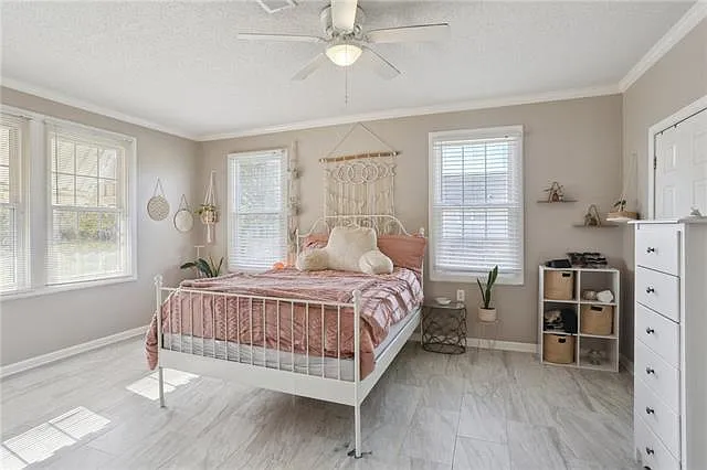 2140 Louisa St — Photo 11