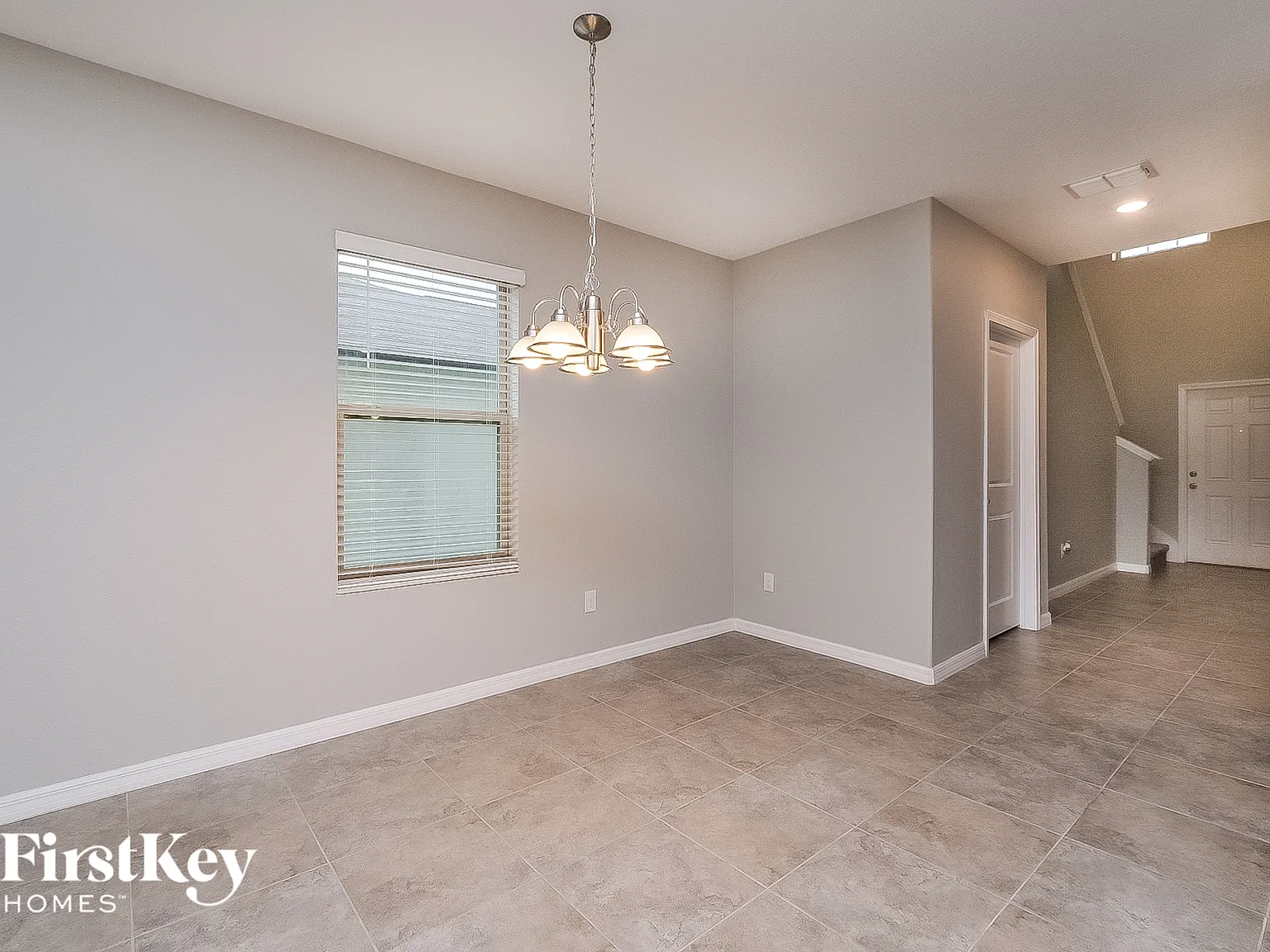 5 bed, 2.5 bath, 2389 sqft, $3,100 — Photo 4