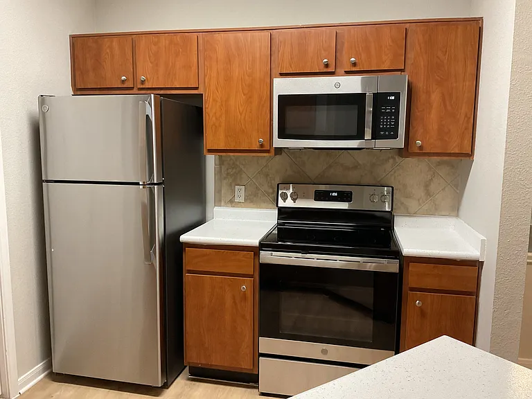 Nestled in a serene setting with beautiful views, Mission Oak apartment provides a peaceful retreat that feels worlds away while being conveniently located near shopping, dining, and major employers.