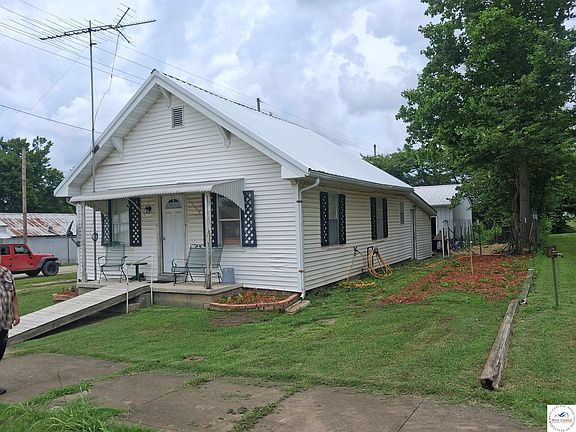 2nd image of 1401 Main St