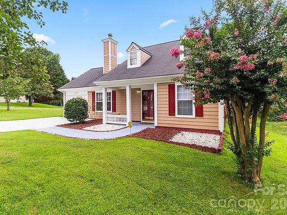 3rd image of 384 Cedarcroft Dr