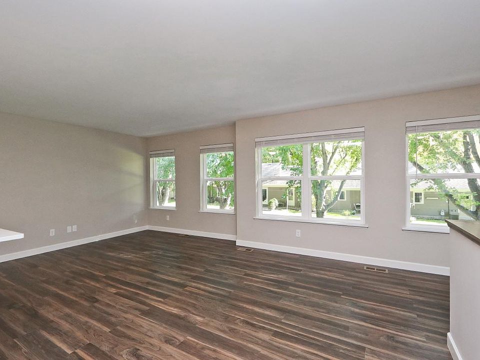 Tons of oversized windows with blinds