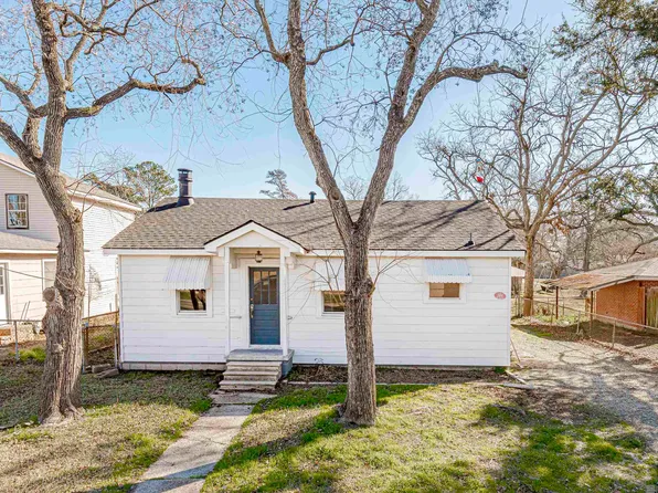 224 8th St, Port Allen, LA 70767