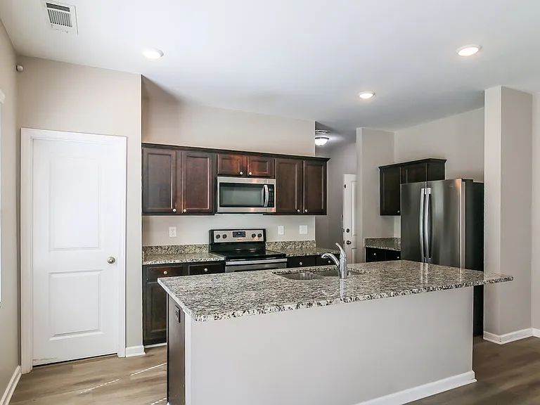 1091 Coldwater Dr — Photo 8