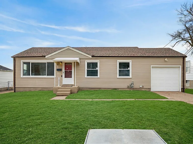 10505 Ewell Dr — Photo 2