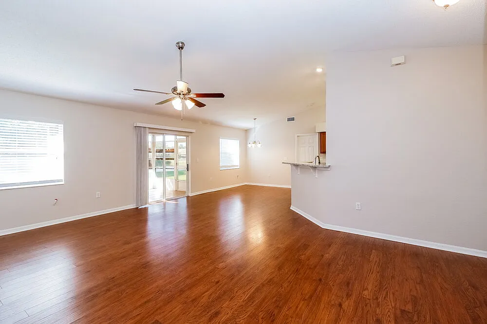 3 bed, 2.0 bath, 1525 sqft, $3,490 — Photo 4