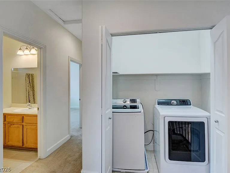 127 Tilbury Ave — Photo 20