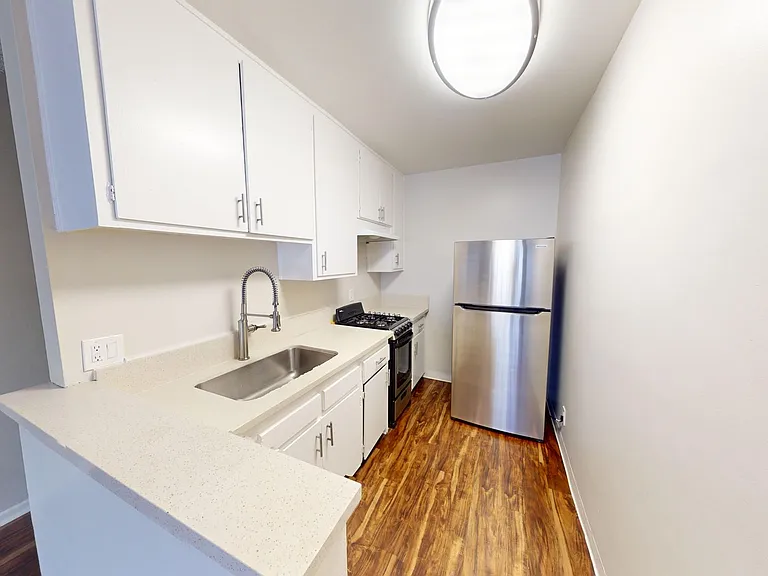 830 S. Grandview — Photo 5