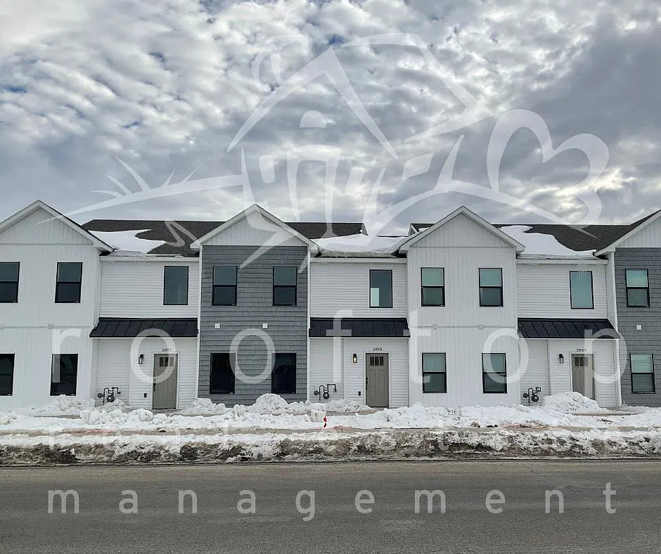 3 bed, 2.5 bath, 1774 sqft, $2,000 — Photo 1