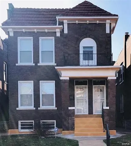 4414 Clarence Ave #1