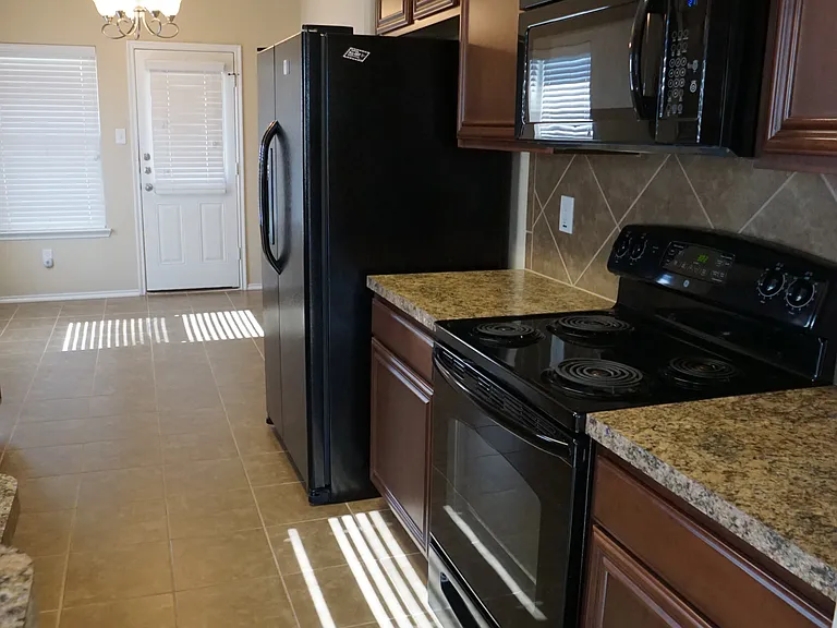 1817 Berrywood Dr — Photo 3