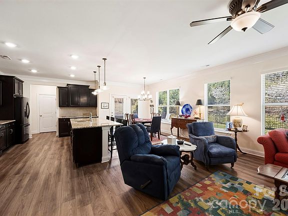 4th image of 1626 Wiggins Dr