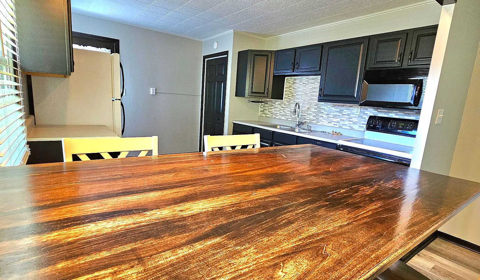 Comming Soon! -3 Bedroom House Ontario Schools W Central Air (No Metro) — Photo 2