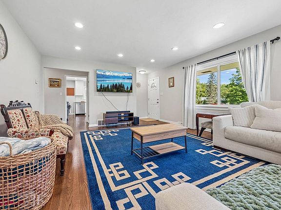 2nd image of 10043 N Greenview DRIVE