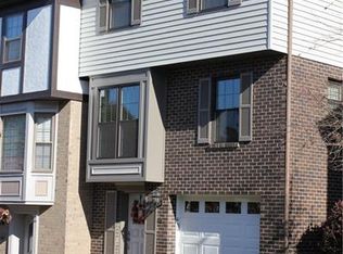 582 Thorncliffe Dr, Pittsburgh, PA 15205