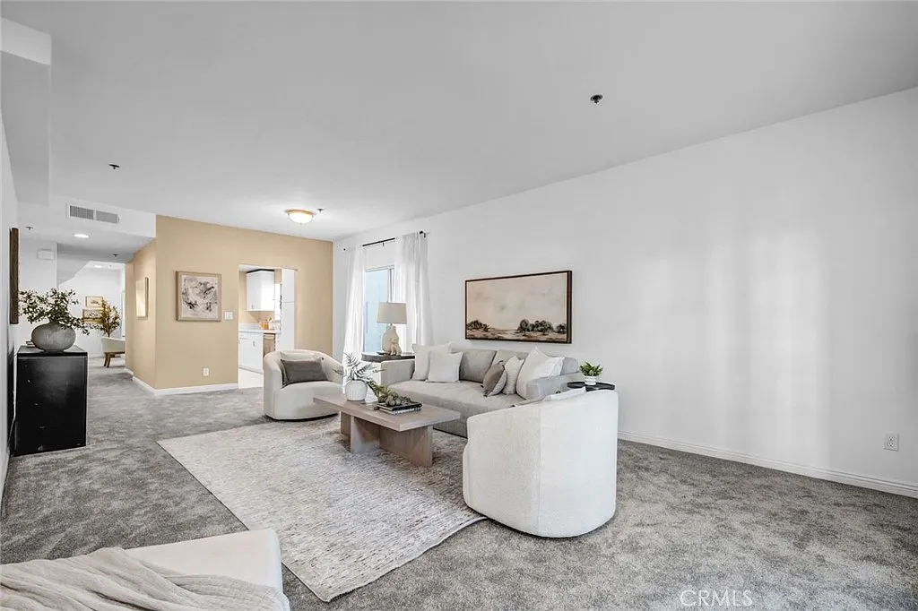 2 bed, 1549 sqft, $4,300 — Photo 3