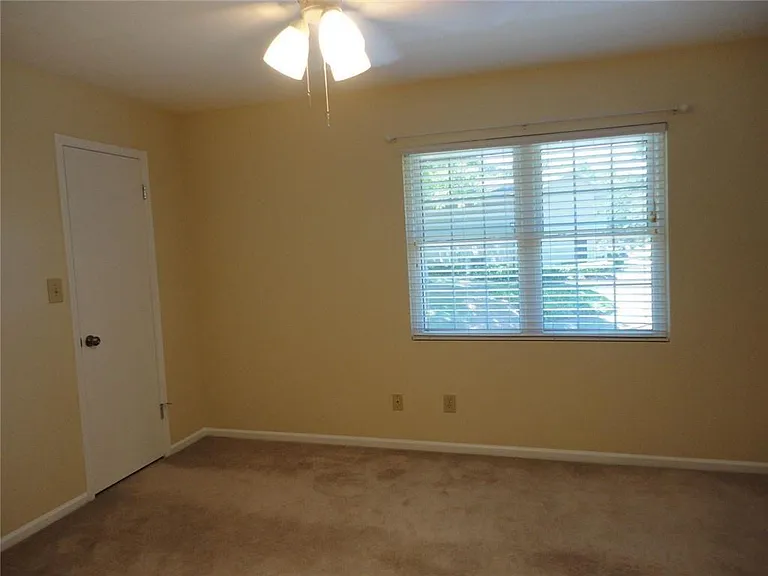 403 Northdale Ct — Photo 10