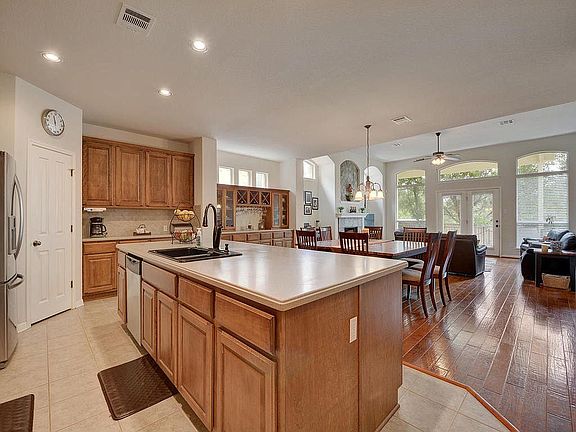 4th image of 8617 Fenton Dr