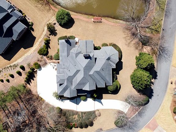 3rd image of 811 Oakton Pond