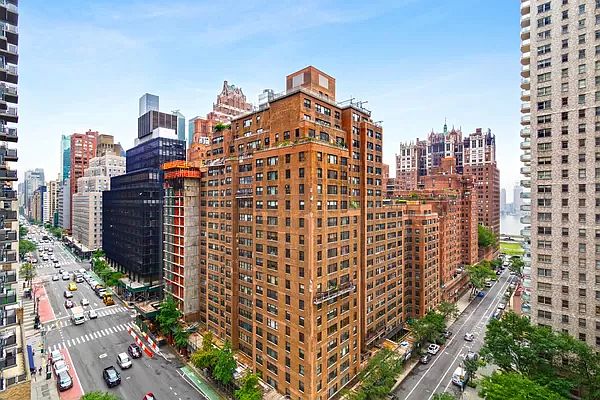 1st image of 250 E 40th St APT 15E