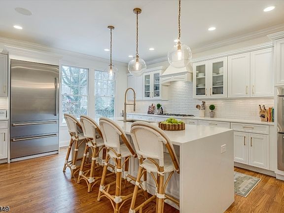 5th image of 70 Samson Ave