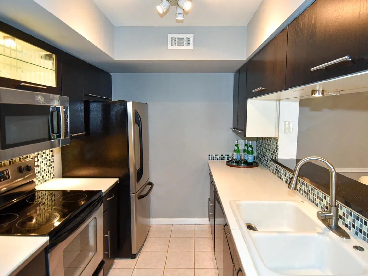 3311 Wyndham Cir — Photo 4
