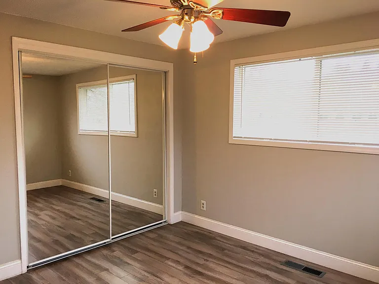 4000 Lakeside Dr — Photo 23