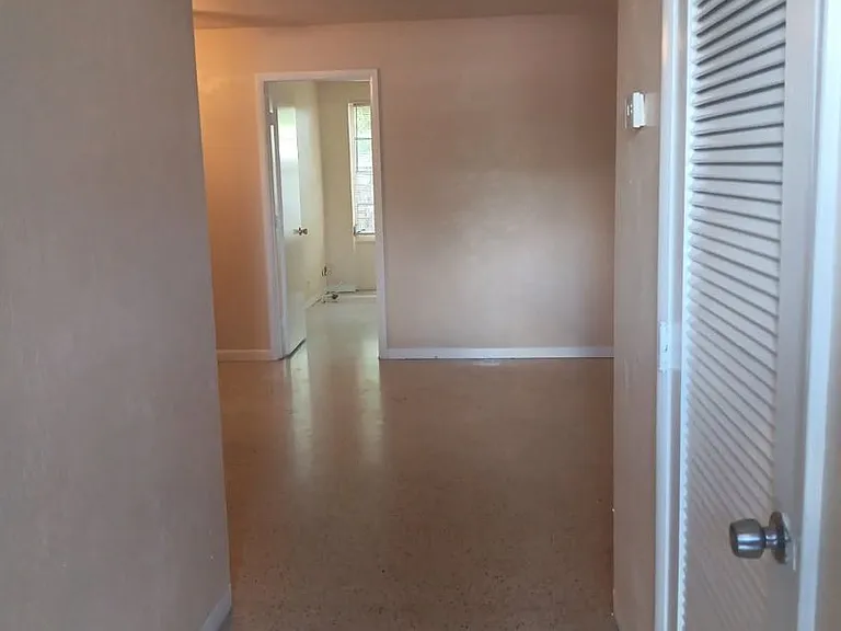 The Milano Manor Apartments — Photo 7