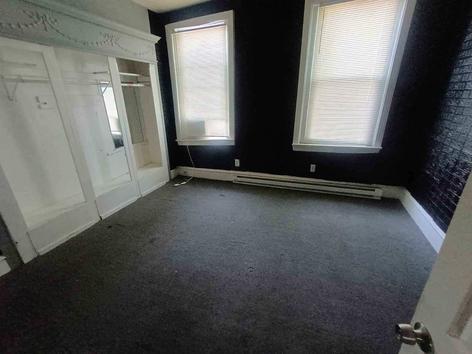 2338 W Hagert St — Photo 3