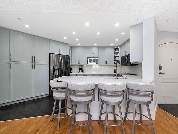 2nd image of 1085 Tillicum Rd #306