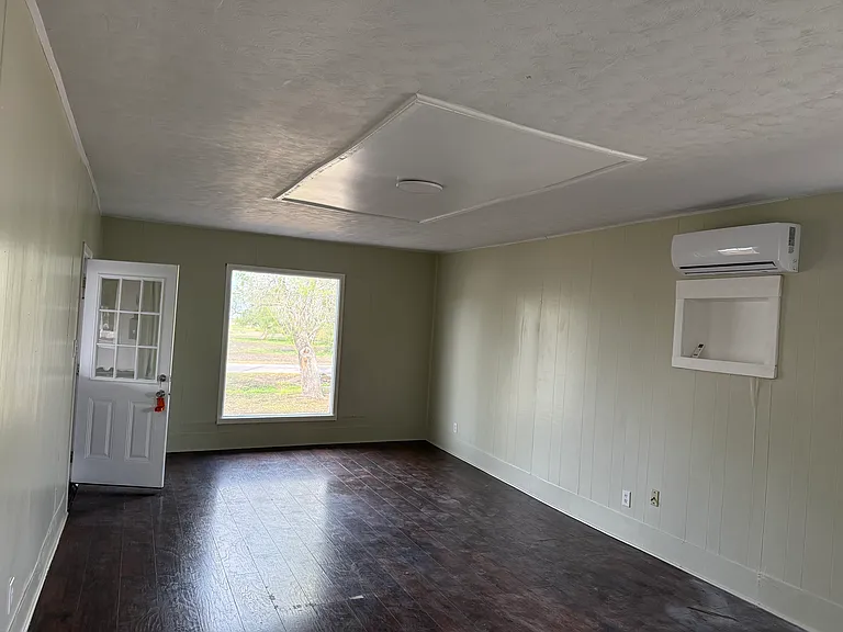 714 W 3rd St — Photo 3