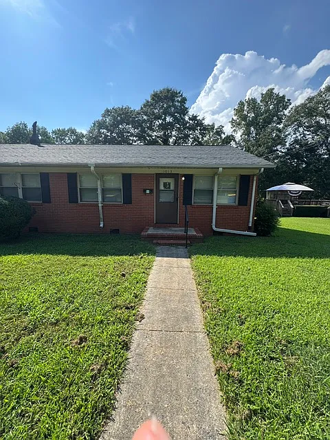 2 bed, 800 sqft, $1,050 — Photo 3