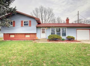 1112 Crescent Dr, Champaign, IL 61821