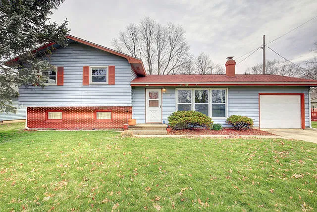 1112 Crescent Dr photo 1